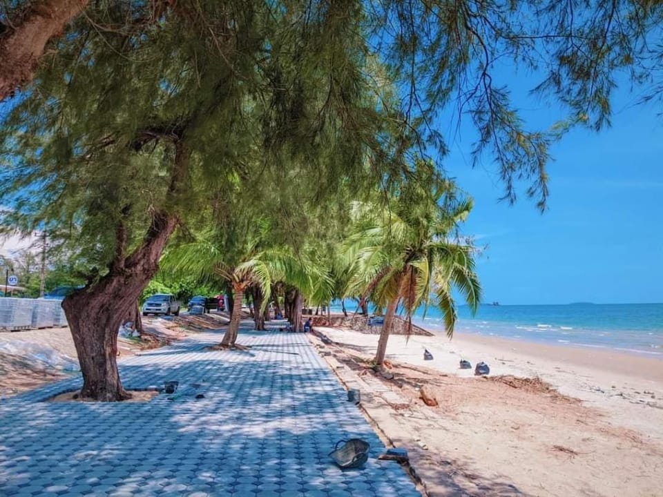 Grand Blue Condominium 301 หาดแม่พิมพ์ ระยอง Apartment in Chon Buri Changwat