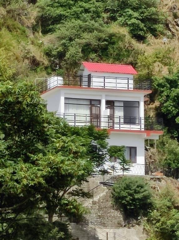 FAMILY SUITE IN HILLSIDE RETREAT VILLA Villa in Himachal Pradesh