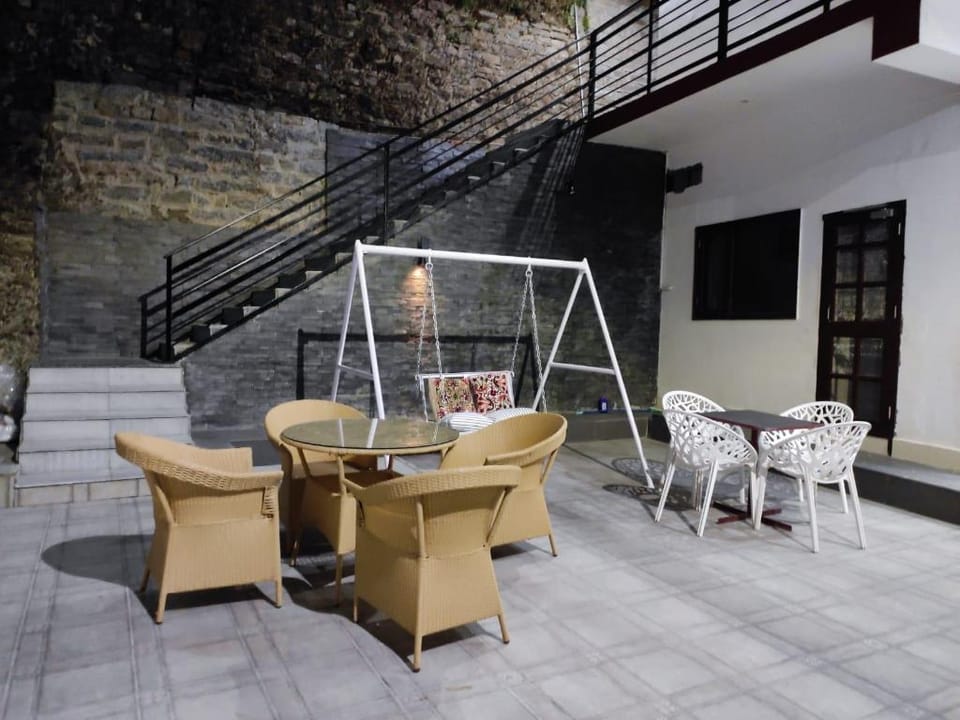 FAMILY SUITE IN HILLSIDE RETREAT VILLA Villa in Himachal Pradesh