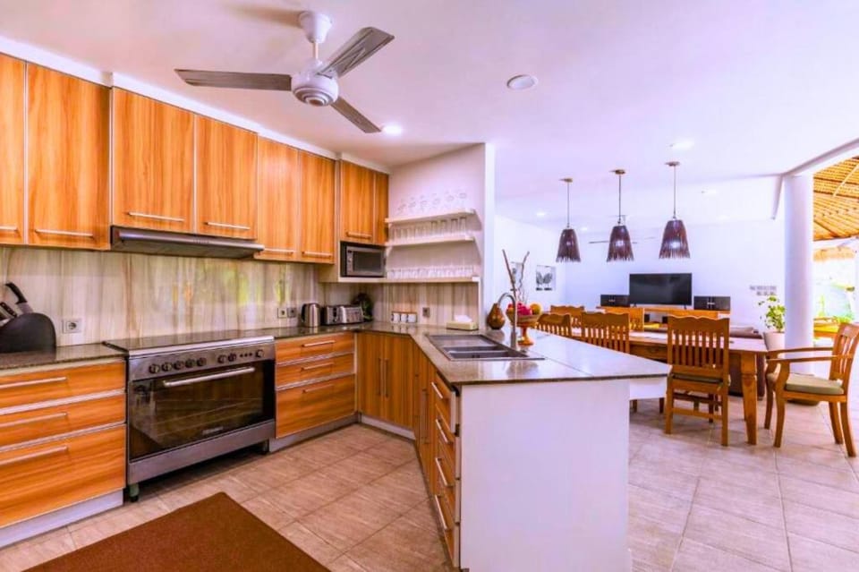 The Spacious 5BR Private Pool #Z2 Villa in North Kuta