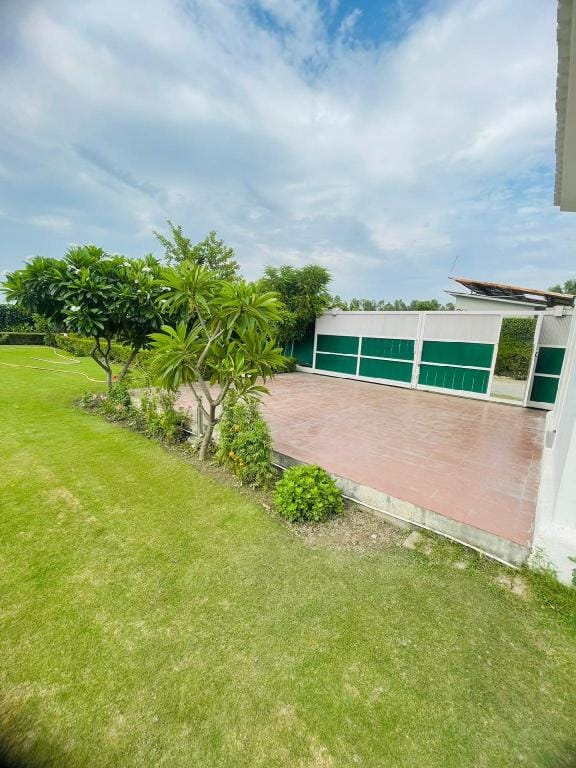 Noida Farmhouse: Tara Riverside Farm! Pool! Music! Villa in Noida