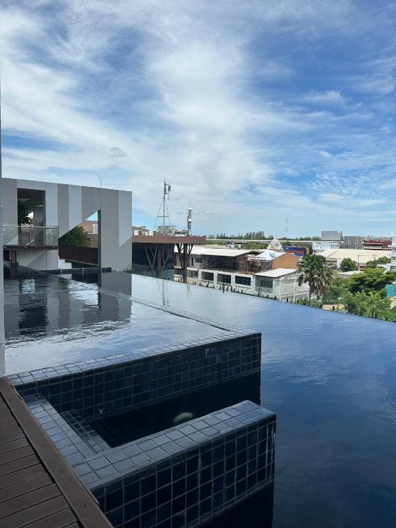 HMJ1  Entire Apt on 31st floor  KKC City center Apartment in Laos