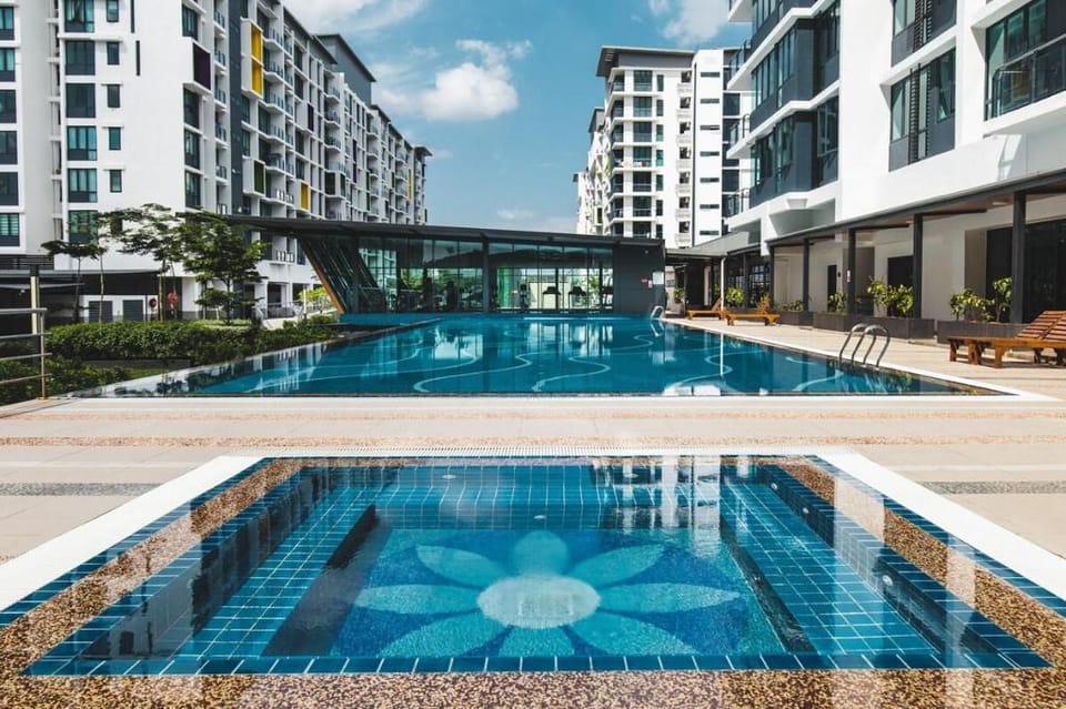 Lovely VivaMall City View with 2 Card LV10A Vacation rental in Kuching
