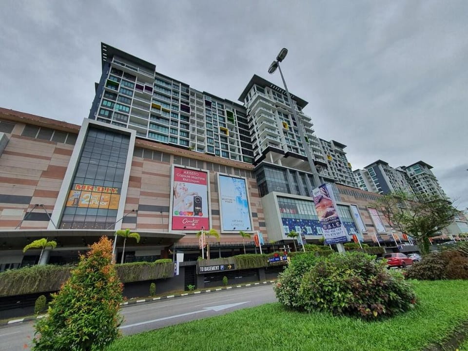 Lovely VivaMall City View with 2 Card LV10A Vacation rental in Kuching