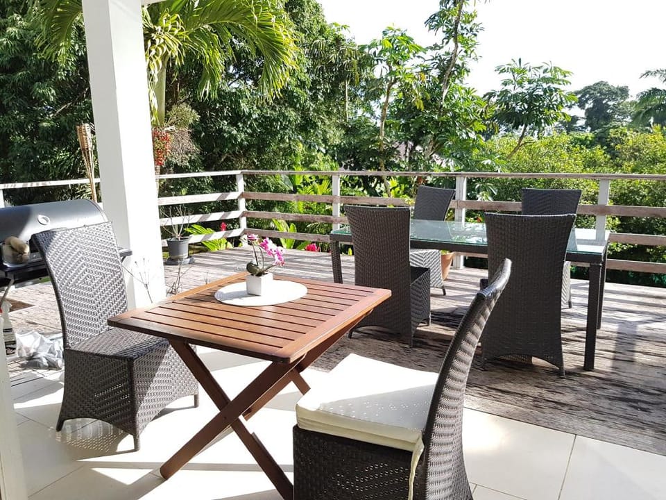 Habitation Villa Les Cassias Bed and Breakfast in Petit-Bourg