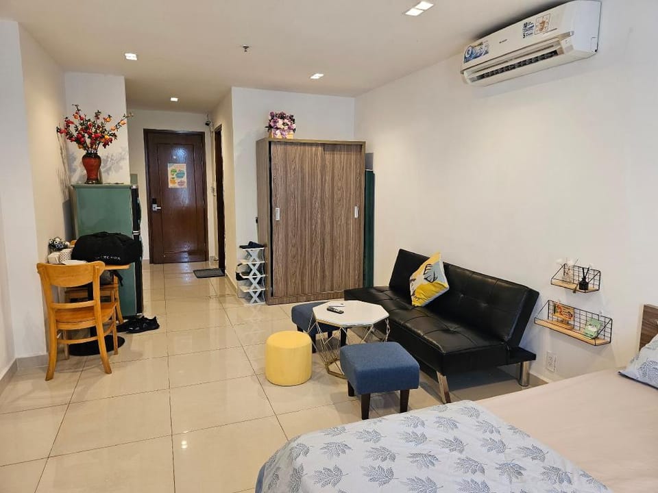 Lo apartment on the right of the local post office Apartment in Ho Chi Minh City