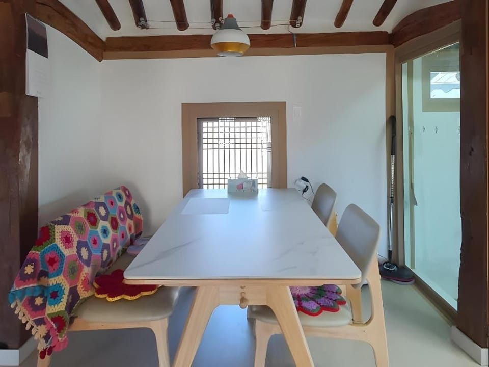 Boryeong dalitteumyeonkkochipigo Hanok Stay Bed and Breakfast in South Korea