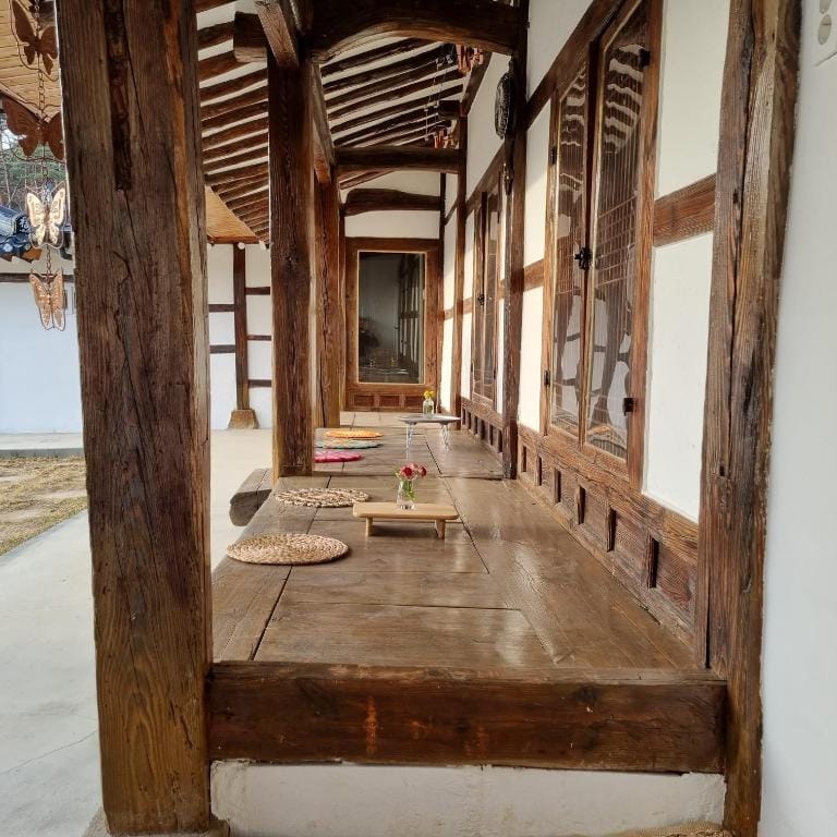 Boryeong dalitteumyeonkkochipigo Hanok Stay Bed and Breakfast in South Korea
