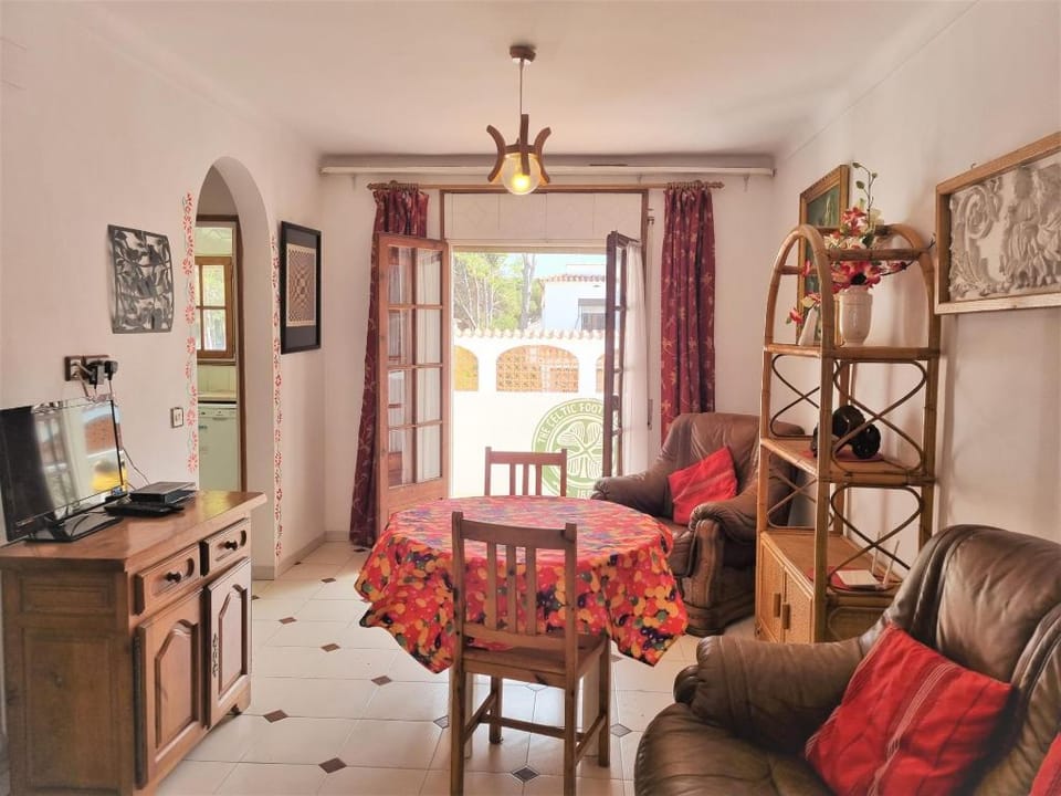 Betty in L'Escala with 3 bedrooms and 2 bathrooms Apartment in L'Escala