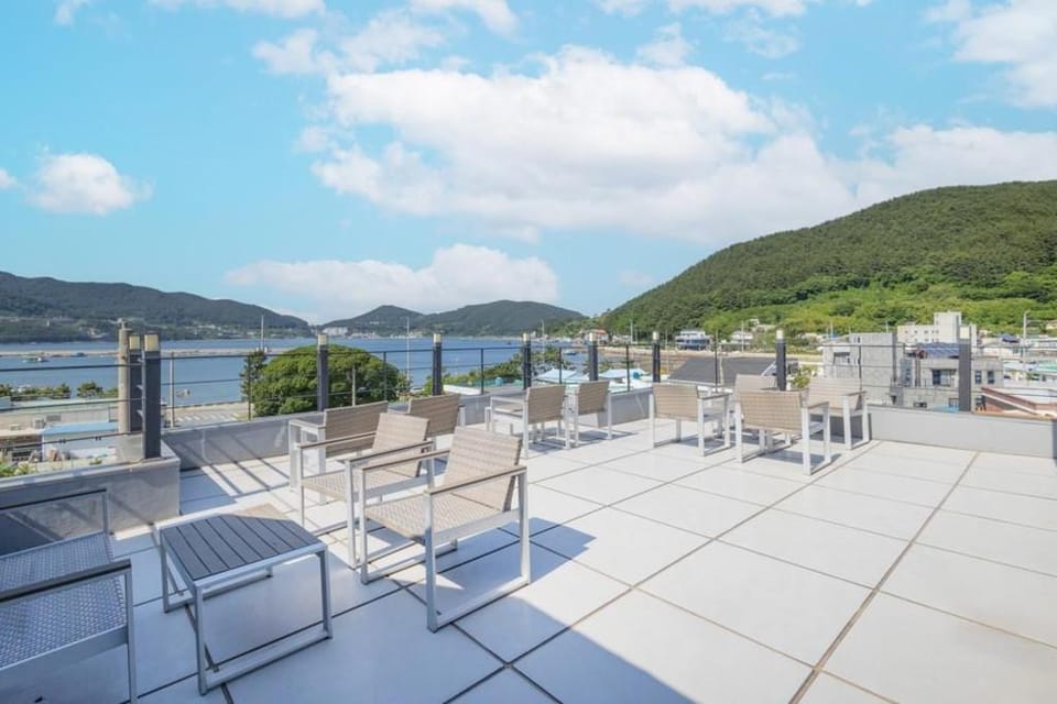 Geoje YOLOIN Guesthouse Bed and Breakfast in South Korea