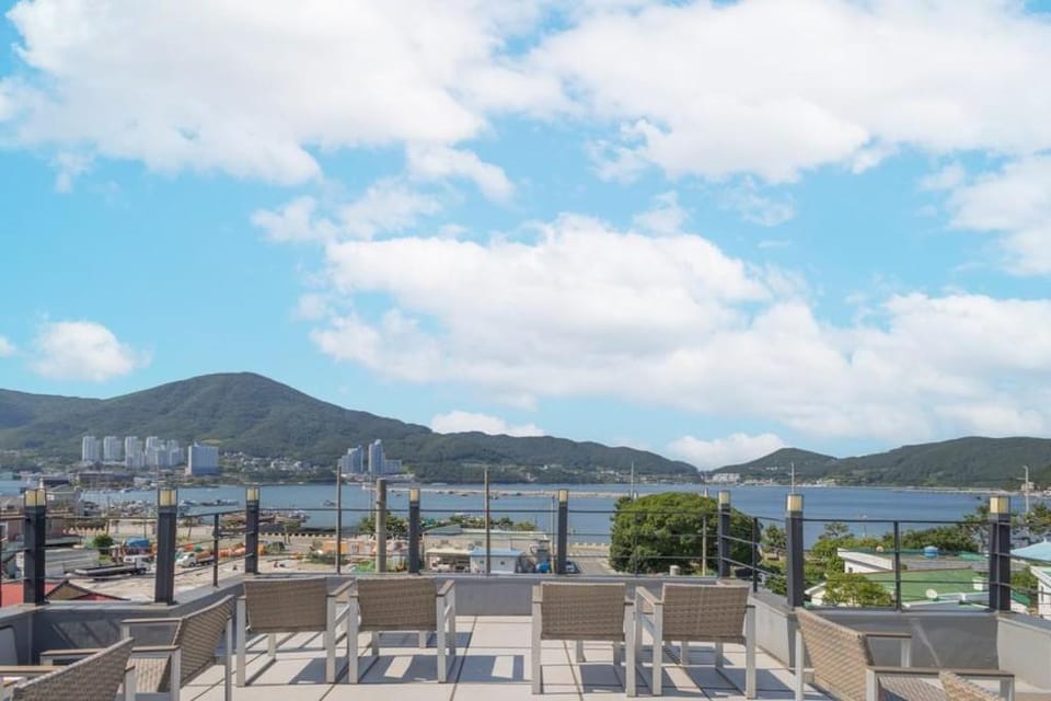 Geoje YOLOIN Guesthouse Bed and Breakfast in South Korea