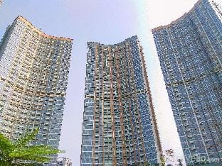 Modern Look 1BR Gold Coast Apartment By Travelio Apartment in Jakarta