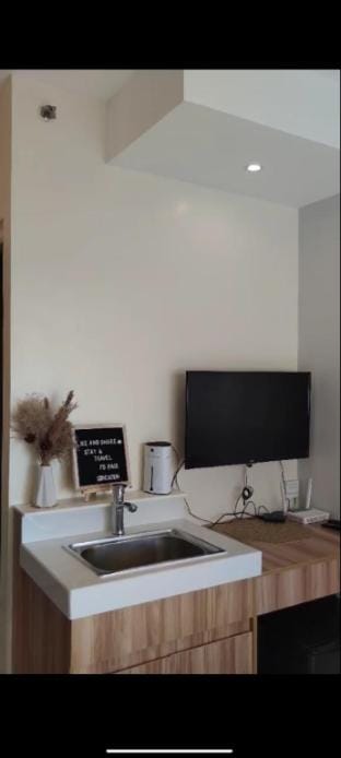 URBAN DECA TOWER EDSA - Stay & Travel Condo Hotel Vacation rental in Mandaluyong
