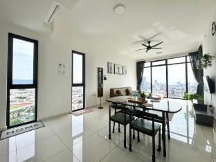 Beacon - Skypool Executive 2BR2Bath Suite #6pax  Apartment in George Town