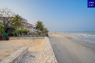 Beachfront Modern Poolvilla for 15 Persons |Huahin Villa in Thailand