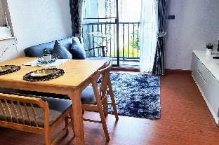 Romantic private pool view near bts Onnut 400m. Apartment in Bangkok