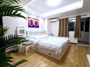 Cool & Convenient  w/ Free Motorbike @Nimman Apartment in Chiang Mai
