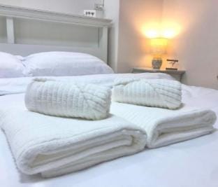Cool & Convenient  w/ Free Motorbike @Nimman Apartment in Chiang Mai