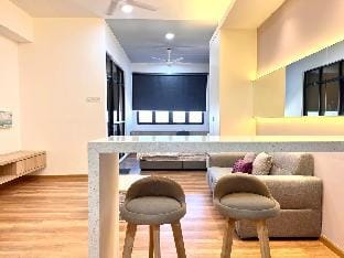 Urban Vista: City Center Retreat with InfinityPool Vacation rental in Malacca