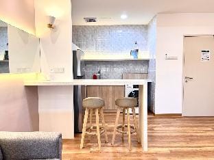 Urban Vista: City Center Retreat with InfinityPool Vacation rental in Malacca