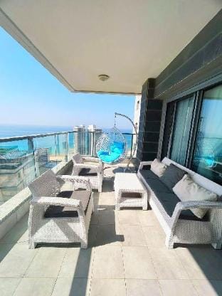 panorama apartment " City Garden " 5 room/ balcony Apartment in Center District