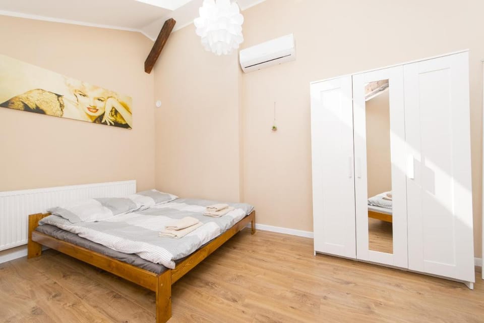 Blue Apartment Old Town Air Condition  p4you pl Vacation rental in Krakow