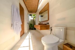 Luxury Island Villa 5BR in Canggu Villa in North Kuta