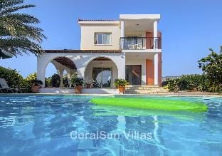 Amazing Pool, Complete Privacy, Amenities and Beach nearby Villa in Peyia