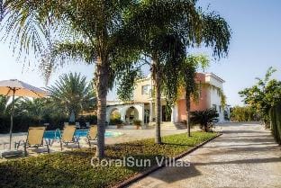 Amazing Pool, Complete Privacy, Amenities and Beach nearby Villa in Peyia