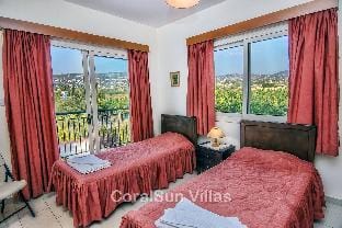 Amazing Pool, Complete Privacy, Amenities and Beach nearby Villa in Peyia