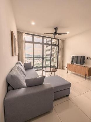 Starry x DELUX  8 Pax *FREE Netflix access Apartment in Johor