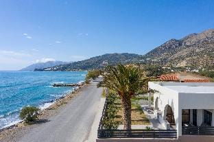 Atalanti Seas Side Apartment in Crete