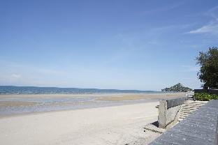 Huahin Condominium beach front (100sqm) Vacation rental in Nong Kae