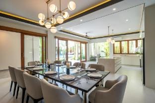 Modern Villa 5 BR, Canggu Villa in North Kuta