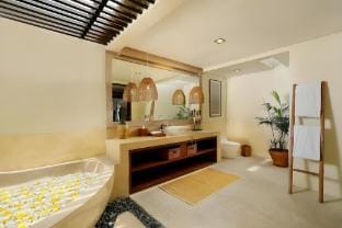 Traditional Minimalist Villa 5BR , Canggu Villa in North Kuta