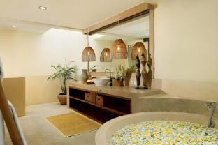 Traditional Minimalist Villa 5BR , Canggu Villa in North Kuta