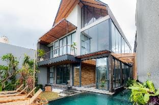 Green Waves Canggu  Villa in North Kuta