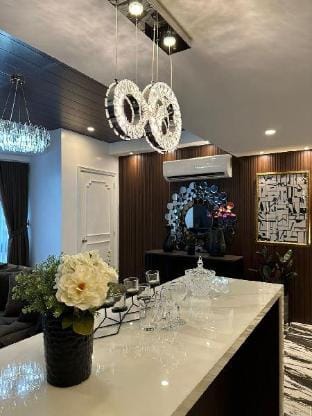 Executive 1 BR Luxury Suite Apartment in Makati