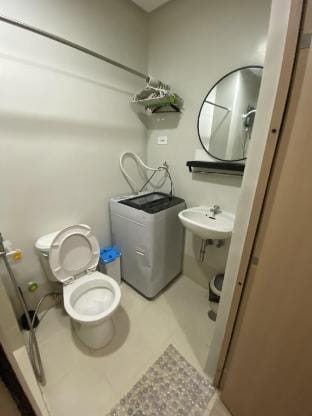 ONE BR UNIT WITH VIDEOKE AND NETFLIX  Apartment in Quezon City