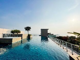 The Exclusive Top Floor seaview @ BHB Bangsaen Apartment in Chon Buri Changwat