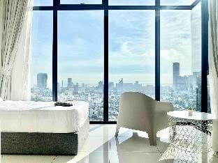 Beacon - Skypool Warmth 2BR2Bath Suite #5pax  Apartment in George Town