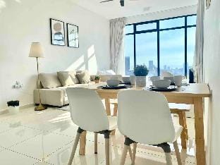 Beacon - Skypool Warmth 2BR2Bath Suite #5pax  Apartment in George Town