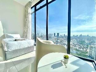 Beacon - Skypool Warmth 2BR2Bath Suite #5pax  Apartment in George Town