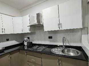 Luxury apt w/amazing sunset view+24hrs supermarket Apartment in Nairobi