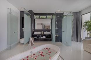 Luxury 3 BR Private Pool 2 Canggu #IR Villa in North Kuta