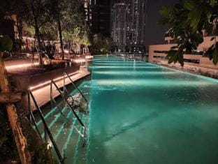 FREE PICKUP/空中楼阁/水果西施夜市/热带雨林/RCA/无边泳池/近地铁Rama9 Apartment in Bangkok