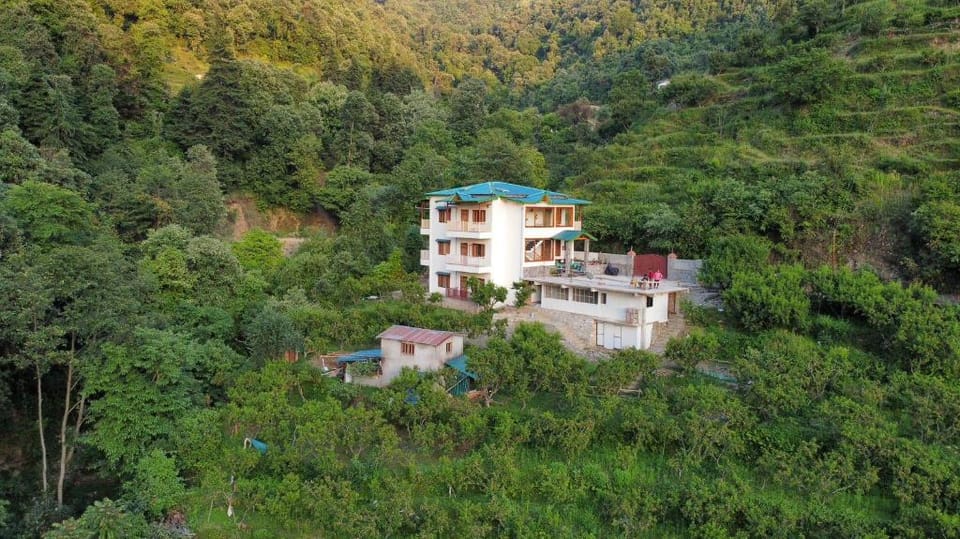 Peach Farmstay Hotel in Uttarakhand