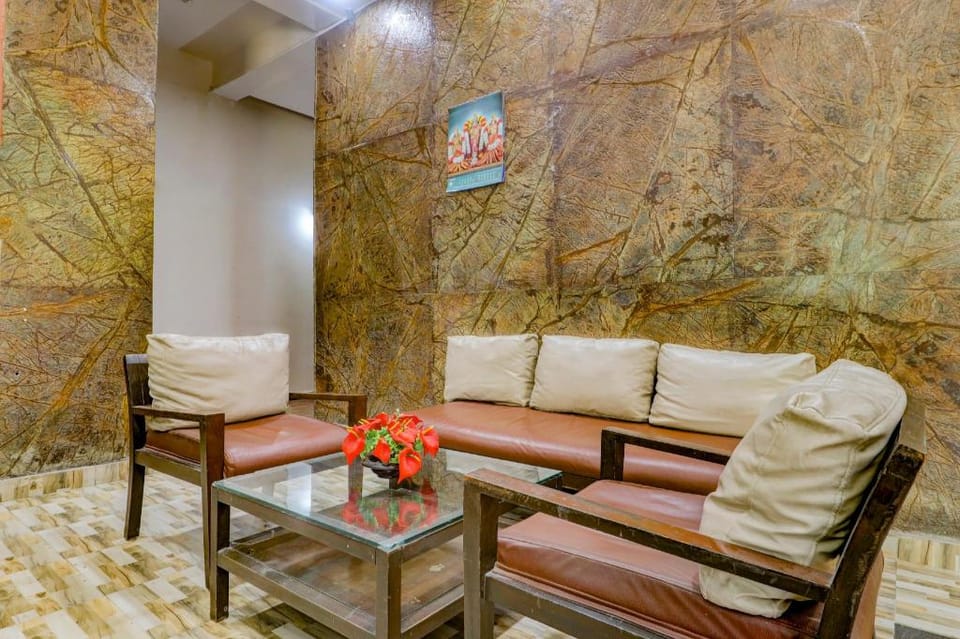 Capital O Qualia Heights Madhapur Beside Cyber Tower Hotel in Hyderabad