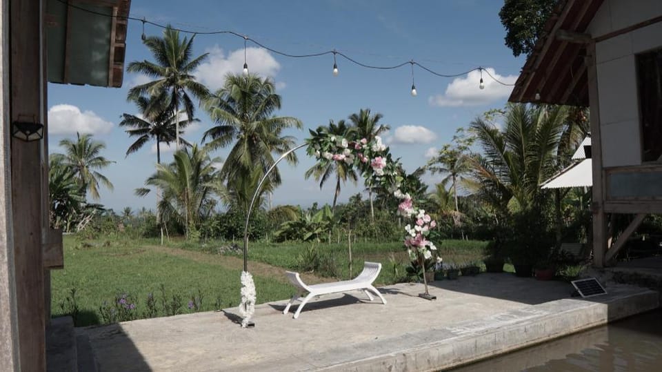 SPOT ON 92699 Irish Irish Homestay Hotel in East Java