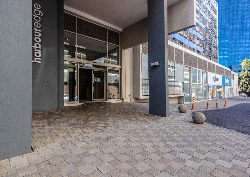 Three Bedroom Apartment - fully furnished with balcony Apartment in Cape Town